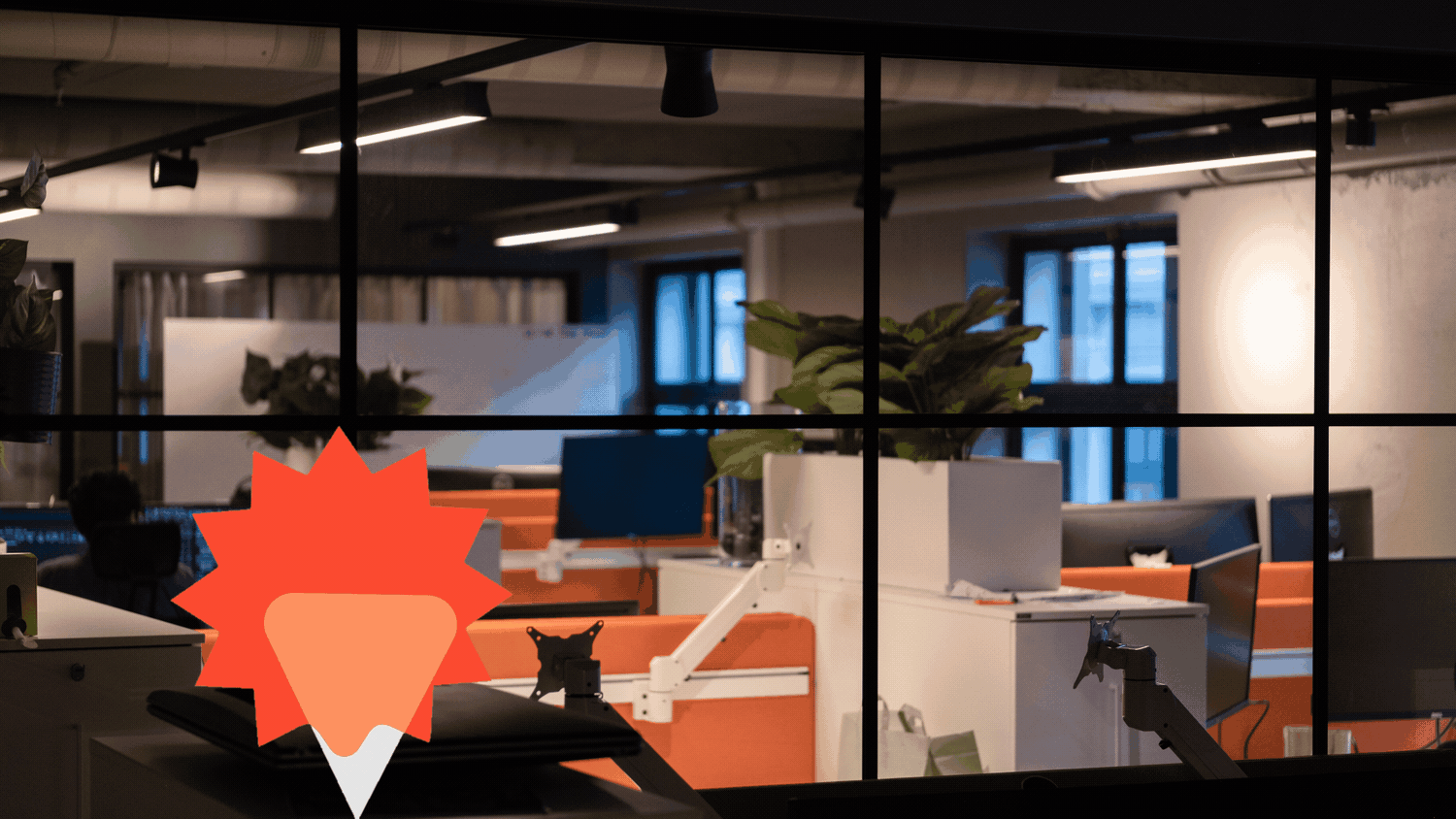 dRofus sine kontorlokaler, med grafiske former i hvit og rød som svever over skjermen